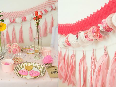 DIY Cupcake Wrapper Garland Candy Themed Party, Diy Cupcakes, Cupcake Wrappers, Cupcake Party, Classroom Inspiration, Party Planning, Diy Wedding, Make It Simple, Baby Mobile