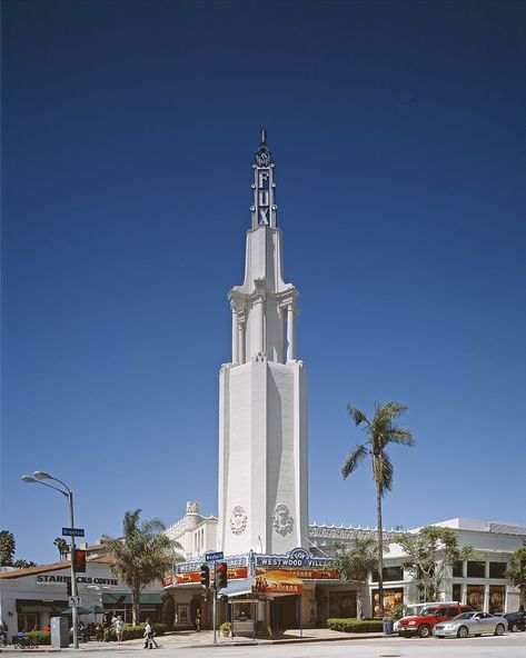 Fox Theater, Westwood Village | © Carol M. Highsmith/WikiCommons Westwood Los Angeles, Ucla Campus, Fox Theater, Average Girl, Incredible Art, Movie Theaters, Vintage Los Angeles, Going Out Of Business, University Of California