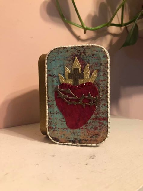 Prayer Box Diy, Orthodox Altar, Pocket Oratory, Pocket Altar, Sardine Tin, Shrines Box, Pocket Shrine, Rosary Boxes, Catholic Decor