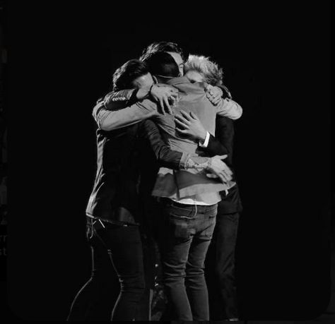 One Direction Fotos, Four One Direction, One Direction Lockscreen, One Direction Songs, One Direction Images, One Direction Wallpaper, Black And White Picture Wall, One Direction Photos, One Direction Harry