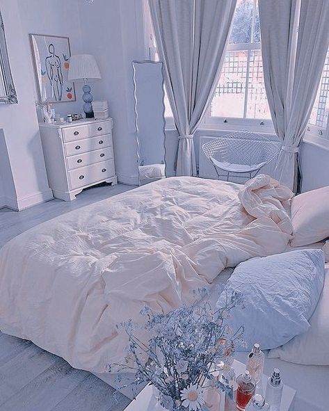 Bedroom Ideas Cinnamoroll, Blue Astetic Bedrooms, Cinnamoroll Bedroom Aesthetic, Cozy Blue Room Aesthetic, Cinnamoroll Room Aesthetic, Cinamoroll Room Decor, Bedroom Cinnamoroll, Blue Princess Room Aesthetic, Icy Blue Bedroom