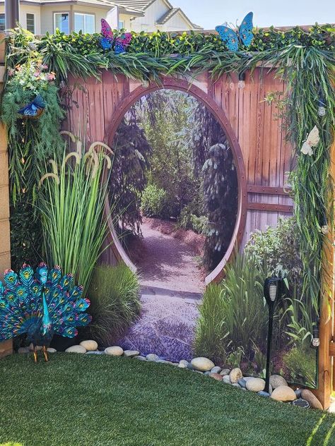 Plants Hanging, Privacy Fence Designs, Garden Shower, Diy Fence, Garden Art Projects, Garden Art Crafts, Backyard Retreat, Outdoor Wall Art, Outdoor Curtains