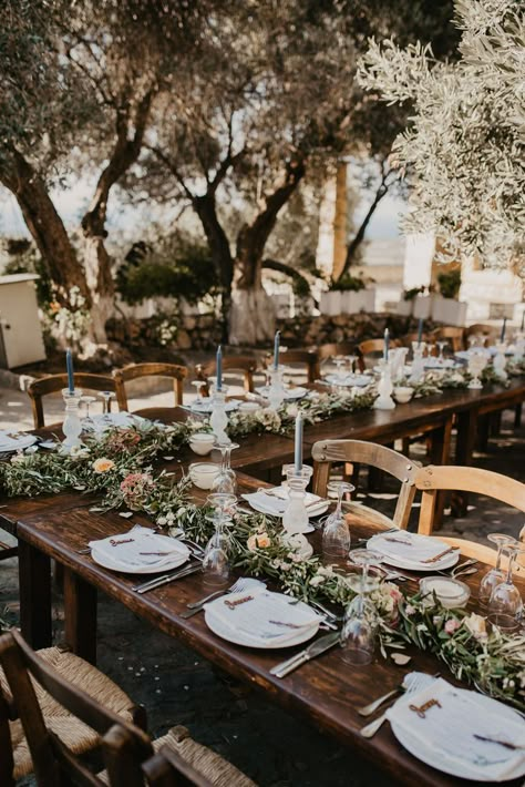 Barn Yard Wedding, Nikkah Decor, Wedding Table Seating, Wedding Table Decoration, Yard Wedding, European Wedding, Wedding Decor Inspiration, Tuscany Wedding, Wedding Dinner