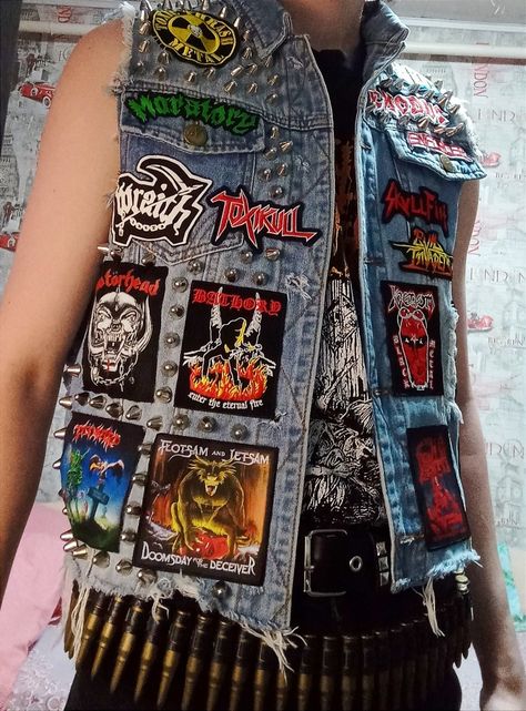 Thrash Metal Battle Jacket, Thrash Metal Aesthetic, Thrash Metal Outfit, Battle Jacket Ideas, Thrash Metal Style, Metal Vest, Metalhead Fashion, 80’s Outfits, Bullet Belt