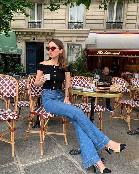 Marielle Haon on Instagram: “How much for this Bardot top?” Parisian Chic Style Fall, Flats Outfit Summer, Casual Flats Outfit, Standout Outfits, Endless Aesthetic, Flat Outfits, French Outfits, Ballet Flats Outfit, Aesthetic Styles