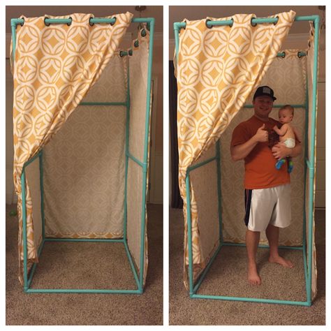 LuLaRoe Dressing Room. Made with PVC pipe. Cost about $70 for everything including the curtains. Hunky husband not included. Lularoe Room, Portable Dressing Room, Pvc Projects, Mobile Boutique, Craft Show Displays, Changing Room, Craft Booth, Boutique Interior, Lula Roe Outfits