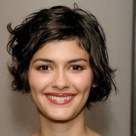 Lovely Audreu Tatou... Younger Hair, Kort Bob, Audrey Tautou, Neutral Eyes, Medium Hairstyles, Short Wavy Hair, Short Curly Hair, Look Younger, Hair Today