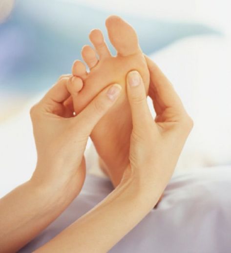 6 Common Reasons for Pain in the Big Toe Joint: Sesamoiditis #JointPainrelief Big Toe Pain, Running Thoughts, Sesamoid Bone, Toe Exercises, Hand Reflexology, Types Of Surgery, Chicago Police, Muscle Relief, Joints Pain Relief