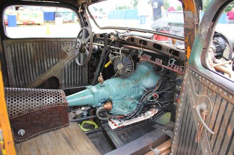 Gnarly Ratrod interior with an exposed transmission with an awesome dash sign Rat Rod Interior, Rat Ideas, Jeep Rat Rod, Vw Rat Rod, Custom Rat Rods, Auto Jeep, Chevy Apache, 1932 Ford Roadster, Classic Muscle Cars