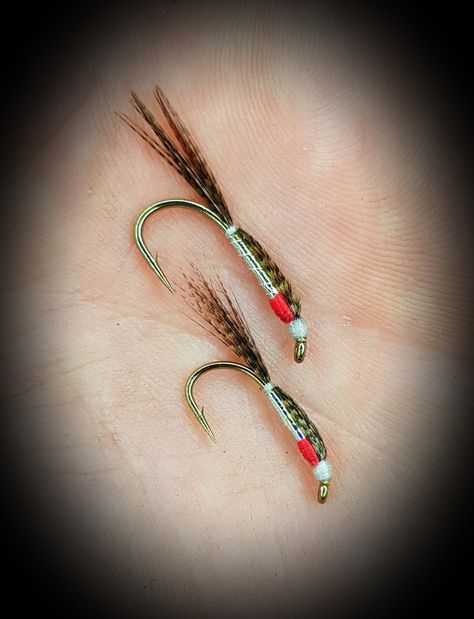 Copied from FB tying page Diy Fishing Lures, Steelhead Flies, Fly Fishing Lures, Fly Fishing Flies Pattern, Trout Flies, Fly Fishing Tips, Saltwater Flies, Fly Patterns, Fishing Diy