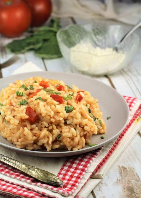 Basil Risotto, Risotto Dishes, Barley Risotto, How To Make Risotto, Tomato Risotto, Carrot Cupcake, Cold Weather Food, Winter Dishes, Recipes Fall