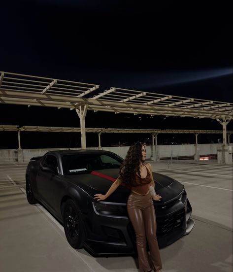 Car Garage Instagram Pics, Car Photoshoot Outside, Photo Shoot With Car Picture Ideas, Pictures With Cars Instagram, Car Birthday Pictures, Black Car Photoshoot, Pics In Front Of Car, Baddie Car Pictures, Car Pics Instagram Baddie Night