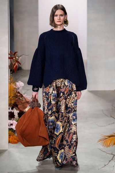 Ulla Johnson Fall 2019 Ready-to-Wear collection, runway looks, beauty, models, and reviews. Jacquard Midi Skirt, 가을 패션, Fashion Show Collection, Mode Inspiration, Autumn Fashion Women, Ulla Johnson, New York Fashion Week, New York Fashion, Winter Fashion