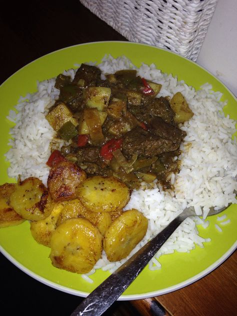 Jamaican curried beef with white rice and plantain Curried Beef, White Rice, Rice, Ethnic Recipes, White