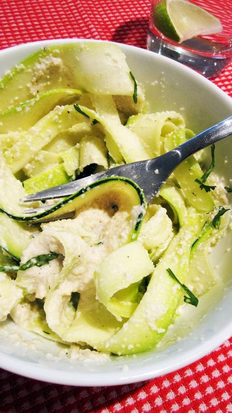 Raw Vegan Alfredo Sauce with Zucchini Noodles #vegan #recipe Zucchini Alfredo, Vegan Alfredo Sauce, Vegan Alfredo, Raw Diet, Raw Food Diet, Raw Vegan Recipes, Vegan Pasta, Zucchini Noodles, Alfredo Sauce