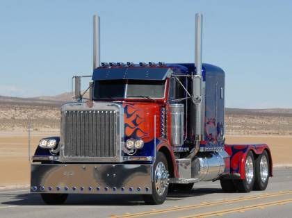 All Transformers Cars Optimus Prime Truck, Transformers Film, Transformers Cars, Peterbilt 389, Transformers 4, Michael Bay, Detroit Diesel, Peterbilt 379, Transformers Optimus