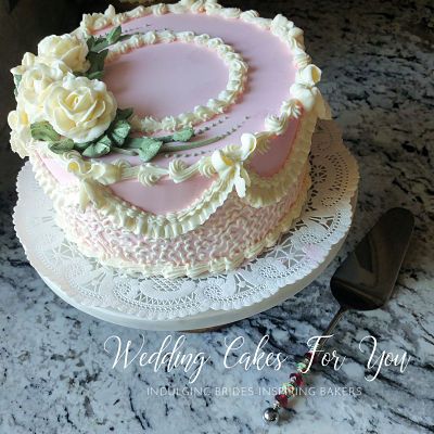 Old School Cake Decorating, Vintage Buttercream Cake, Old School Cake, Smooth Icing, Elaborate Cakes, Buttercream Piping, Buttercream Cake Designs, Buttercream Roses, School Cake