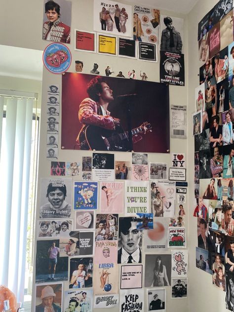 Collage Bedroom Ideas, Room Posters Ideas, Photo Wall Collage Bedroom, Harry Styles Room, Wall Collage Bedroom, Wall Ideas Bedroom, One Direction Room, Collage Bedroom, Room Music