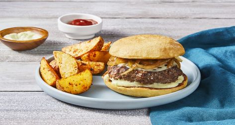 Simple, convenient, and delicious: that’s what’s in store with our Caramelized Onion Swissburgs recipe, made with pre-measured, high-quality ingredients. Seasoned Potato Wedges, Crispy Potato Wedges, Stuffed Burgers, Spiced Beef, Stuffed Pork, Hello Fresh Recipes, Ranch Dip, Caramelized Onion, Delicious Burgers