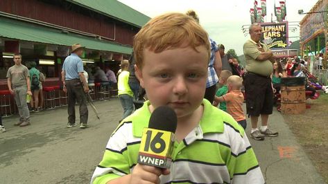 "Apparently" This Kid is Awesome, Steals the Show During Interview. He's the cutessssstttt!!! Kids Microphone, Kid Rocks, Kids Stealing, News Reporter, Tv Interview, Weird News, Epic Fails Funny, County Fair, Epic Fails