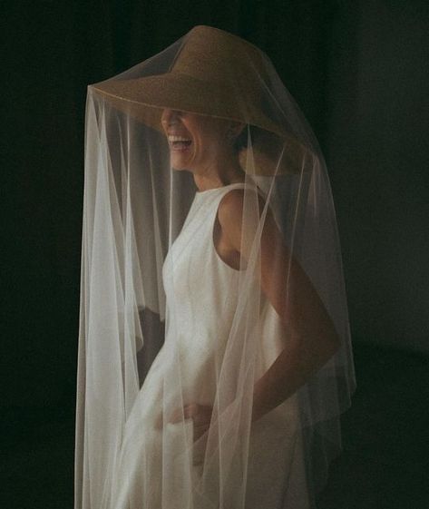 Sunday Story on Instagram: "Happiness 🕊️

Beautiful bride @elenepagola captured by @ochoeme 📸 
Headpiece by @eliurpi 
Gown by @sophieetvoilabridal 
Florals by @arregifloristas" Stevie Nicks Aesthetic, Carmen Diaz, Funky Hats, Aesthetic Wedding, Unique Hats, Bridal Shoot, Stevie Nicks, Hat Making, Bridal Looks