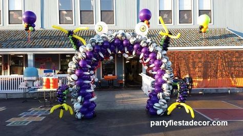 Monster Balloon Arch, Spooky Balloons, Monster Balloons, Leaves Changing Color, Balloon Display, Fiesta Decorations, Event Stand, Autumn Display, Halloween Monster