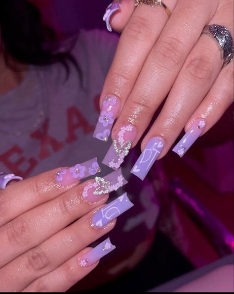 Cute Simple Birthday Nails Acrylic, Cute Nails Acrylic Lilac, Purple Nails W Initials, Purple Nail Designs For Prom, Birthday Nails Light Purple, Short Square Lilac Nails, Acrylic Nails Purple Butterfly, Purple With Butterflies Nails, Purple Butterflies Nails