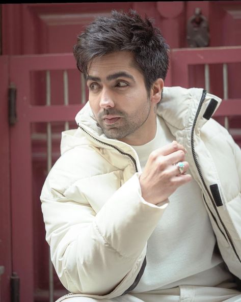 Indian Hairstyles Men, Harrdy Sandhu, Jeep Images, Hardy Sandhu, Men Fade Haircut Short, Photoshop Wallpapers, Event Pictures, Celebrity Music, Beard Hairstyle