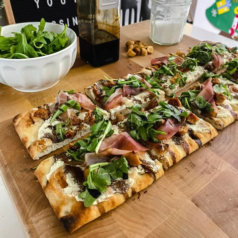 Goat Cheese Prosciutto & Fig Flatbread - Daddio's Kitchen Fig Flatbread, Goat Cheese Prosciutto, Flatbread Appetizers, Hosting Recipes, Fig Pizza, Mediterranean Flatbread, Goats Cheese Flatbread, Prosciutto Pizza, Goat Cheese Pizza