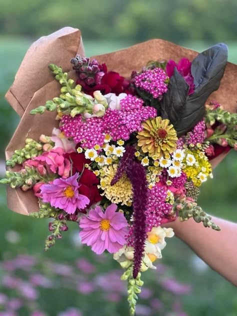 Hosta Flower Arrangements, Spring Market Bouquet, Anemone And Ranunculus Bouquet, Flower Farm Bouquets, Market Bouquet Recipe, Cut Flower Bouquet Ideas, Mums Wedding Flowers, Roadside Flower Stand, Farm Bouquet