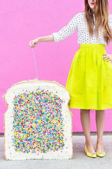 DIY Fairy Bread Piñata | studiodiy.com Australian Party, Fairy Bread, Piñata Ideas, Mini Pinatas, Diy Pinata, Pinata Party, Studio Diy, Cute Fairy, Diy Fairy