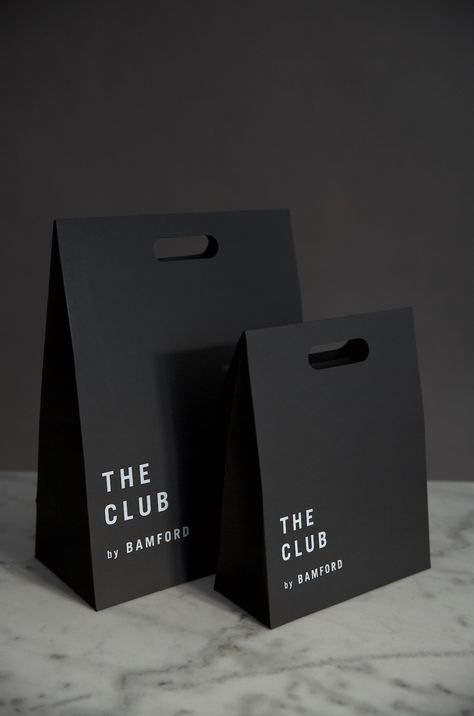 Luxury Black Packaging Design, Party Favors Business, Packaging Bags Ideas, Conference Gift Bag Ideas, Luxury Paper Bag Design, Luxury Fashion Packaging, Luxury Clothing Packaging, Prada Packaging, Small Business Packing