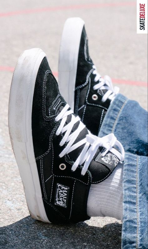 Best Skate Shoes, Half Cabs Vans, Tenis Shoes Outfit, Skate Shoes Aesthetic, Vans Half Cab Outfit, Skate Shoes Outfit, Skater Shoes Aesthetic, Vans Shoes Aesthetic, Half Cab Vans