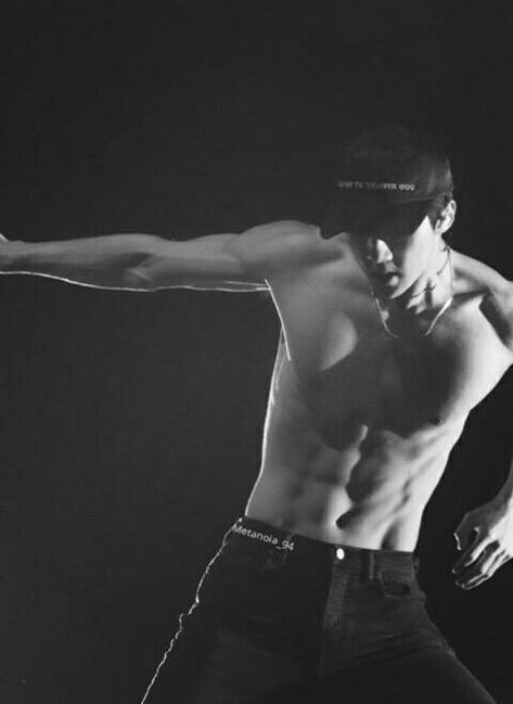 Exo Abs, Kim Minseok Exo, Exo Korean, E Dawn, Baekhyun Chanyeol, Kim Jongdae, Love Handles, Exo Members, Exo Sehun