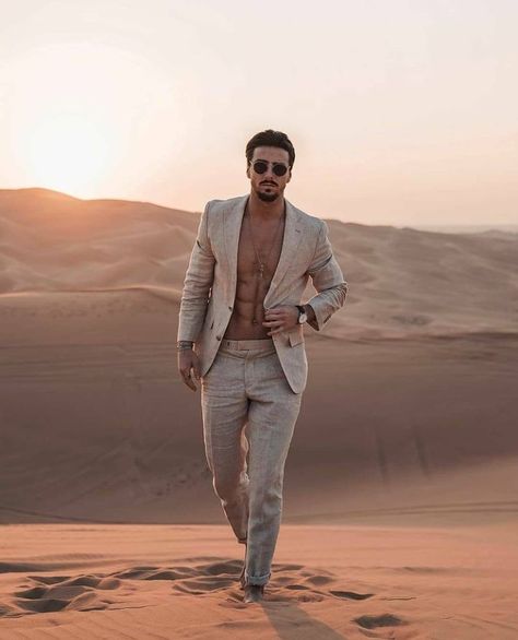 Desert Outfit Ideas Dubai Men, Desert Photoshoot Ideas Men, Desert Photoshoot Outfit, Dubai Outfits Ideas, Dubai Gold Bangles, Aesthetic Desert, Desert Photoshoot Ideas, Dubai Photoshoot, Dubai Outfit