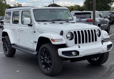 White Jeep Astethic, White Jeep Wrangler Sahara, White Jeep Wrangler 2 Door, White Jeep Beach, White Jeep Wrangler, White Jeep, Jeep Lover, Dream Cars Jeep, Car Goals