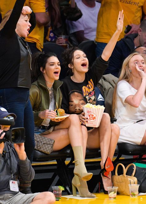 Bella And Kendall, Kendall And Bella, Bella Hadid Dress, Nba Wife, Basketball Game Outfit, Kendall Bella, Style Kendall Jenner, Lakers Game, Kendall Jenner Street Style