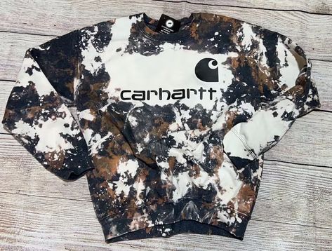 Cutest and Most Comfortable Carhartt Hoodie/ Crewneck! Cow Print Fashion Etsy Cow Print Wrangler Shirt, Country Sweaters, Cute Western Shirts, Cow Print Sweatshirt, Cute Country Shirts, Country Girl Outfits, Western Hoodies, Cowboy Clothes, Clothes Country