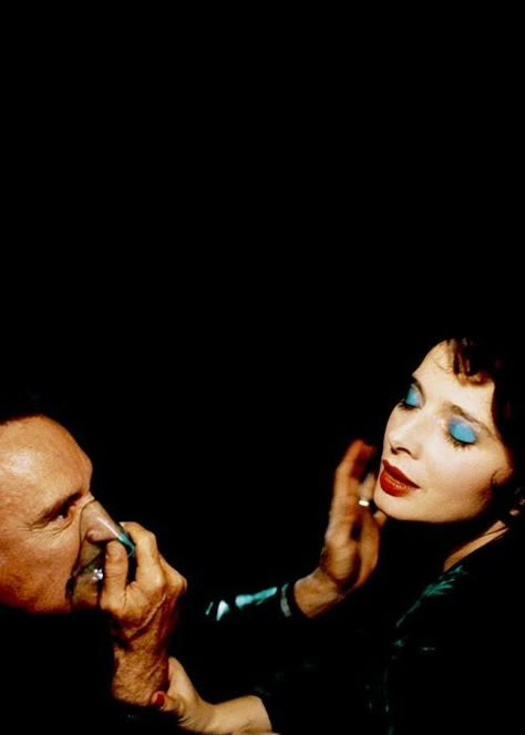 Dennis Hopper and Isabella Rossellini in Blue Velvet 1986 Blue Velvet 1986, Werner Herzog, Dennis Hopper, Photo Star, Isabella Rossellini, Fritz Lang, Cinema Art, Septième Art, Image Film