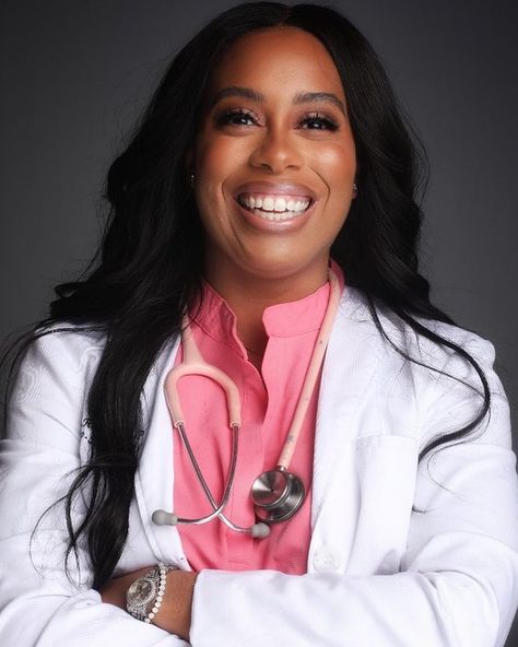 Doctor Professional Photoshoot, Professional Doctor Photos, Nurse Practitioner Photoshoot, Nurse Headshots, Nurse Poses, Doctor Photoshoot Ideas, Scrubs Photoshoot, Doctor Photoshoot, Doctor Branding