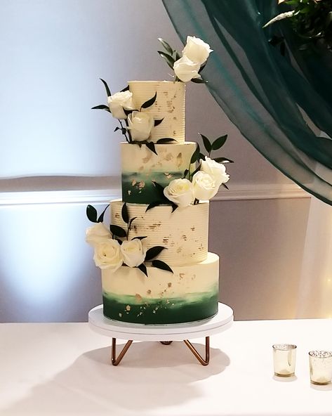 Dark Green Wedding Cake, Dark Green Wedding Cakes, Green And Gold Wedding Cake, White Green And Gold Wedding, Green Wedding Cakes, Emerald Wedding Cake, Ombre Buttercream, Gluten Free Wedding Cake, Gluten Free Wedding