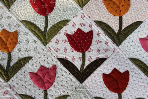 Tulip Quilt Block, Tulip Quilts, Baltimore Quilts, Tulip Quilt, Quilted Projects, Quilt Applique, Appliqué Quilts, Quilt Modernen, Spring Quilts