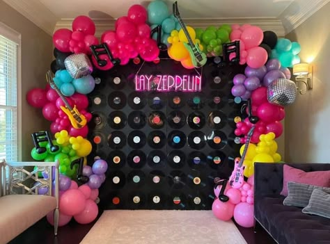 Halloween Movie Night Party, 90s Theme Party Decorations, Decades Party, 80s Party Decorations, 80s Birthday Parties, Glow In Dark Party, 90s Theme Party, Moms 50th Birthday, Rock Star Party