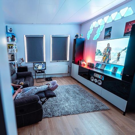 Nerdy Living Room, Gamer Living Room, Small Game Rooms, Computer Gaming Room, Gamer Setup, Gamer Room Decor, Video Game Room Design, Living Room Setup, Video Game Rooms