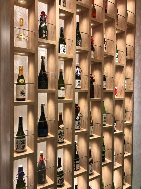 Zigarren Lounges, Wine Shop Interior, Wine Wall Display, Wine Bar Design, Home Wine Bar, Cave A Vin, Hangout Space, Home Bar Rooms, Bar Shelves