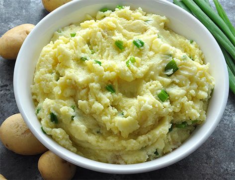 Baby Dutch Yellow® Smashed Potatoes with Green Onion and Sour Cream Baby Dutch Yellow Potatoes, Make Mashed Potatoes, Sweet And Sour Cabbage, Easy Suppers, Sour Cabbage, Potatoes Recipes, Potato Pasta, Yellow Potatoes, Making Mashed Potatoes