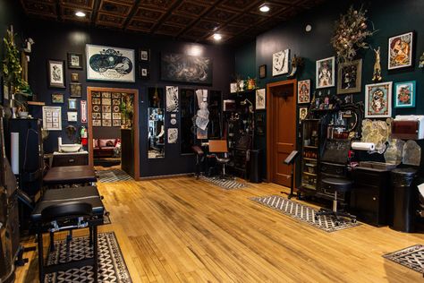 Woman-Owned Tattoo Shop Moving From Ukrainian Village To Andersonville, Taking Over Former Mary's Attic Space Eclectic Tattoo Shop, Traditional Tattoo Shop Interior, Tattoo Shop Setup, Tattoo Shop Interior Aesthetic, Tattoo Parlor Interior, Tattoo Parlor Aesthetic, Lemonade Tattoo, Heart Of Gold Tattoo, Tattoo Studio Aesthetic