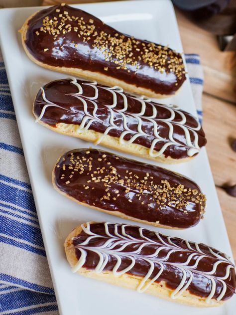 Eclair Recipe Videos, Coffee Eclairs, Eclair Recipe, Eclair Cake, Chocolate Eclair, Creamy Coffee, Chocolate Glaze, French Pastries, Eclairs