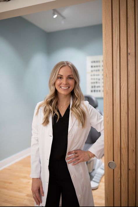 Dentist Photoshoot, Aesthetic Injector, Dentist Branding, Dental Branding, Scarf Aesthetic, Office Health, White Lab Coat, Dental Photography, Medical Photography