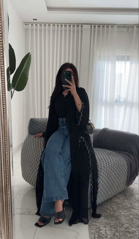 Abaya With Jeans, Arab Fashion Modern, Abaya Designs Latest Dubai, Abaya Fashion Modern, Aesthetic Abaya, Outfit Abaya, Dubai Abaya Fashion, Abaya Aesthetic, Arabic Outfit